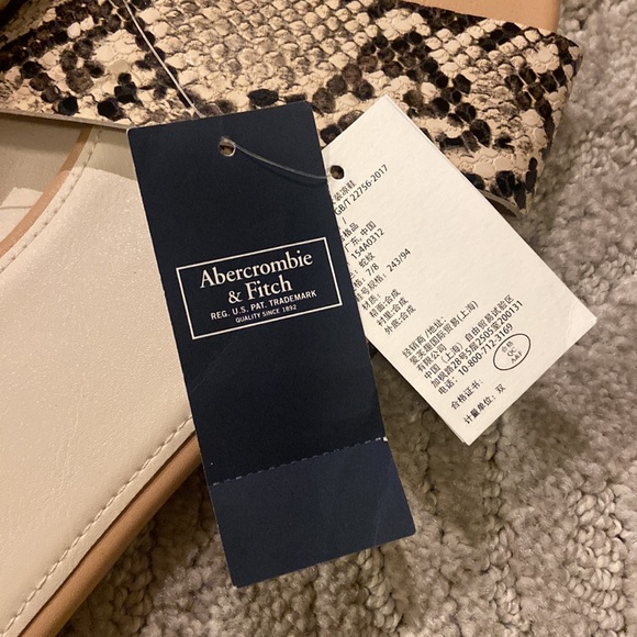 NWT - Abercrombie Animal Print Sandals - Picture 3 of 5